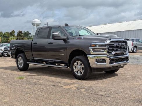 Used 2025 RAM 2500 Big Horn AWD/4WD image 2