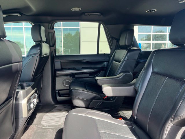 Used 2020 Ford Expedition XLT w/ Equipment Group 202A AWD/4WD image 22