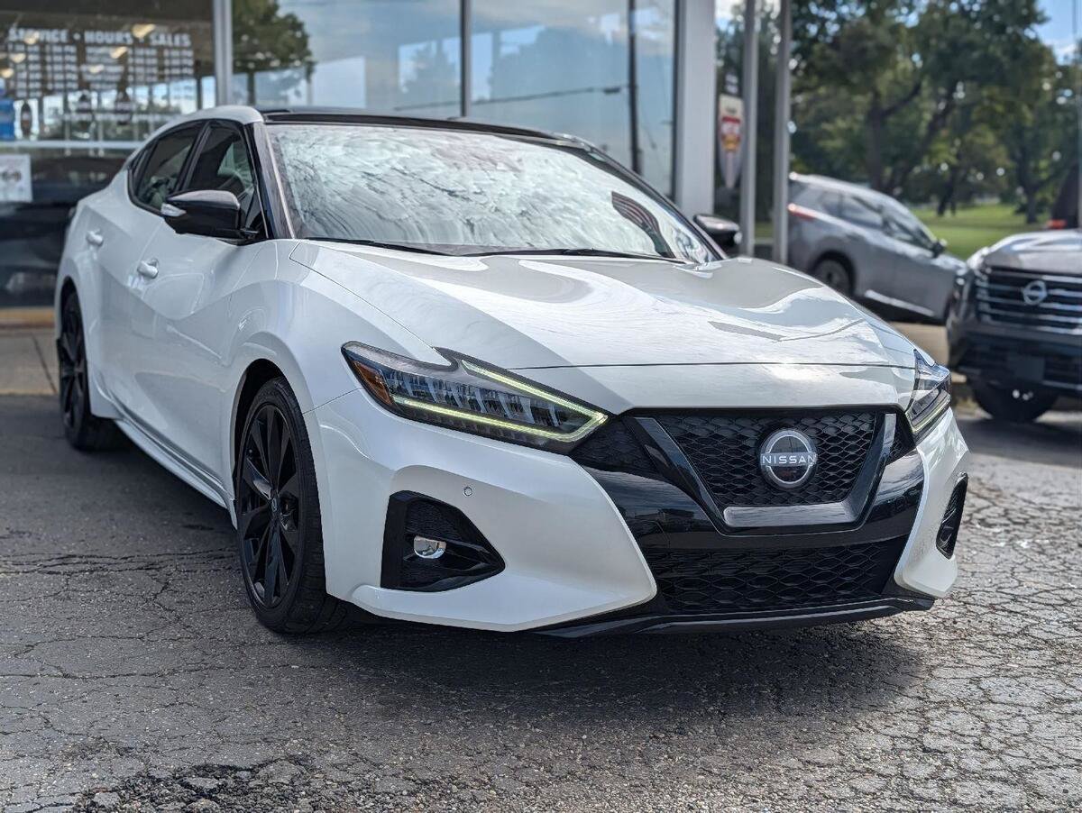 Used 2023 Nissan Maxima SR w/ Sport Mat Group FWD image 1