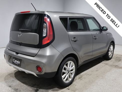 Used 2018 Kia Soul + image 2