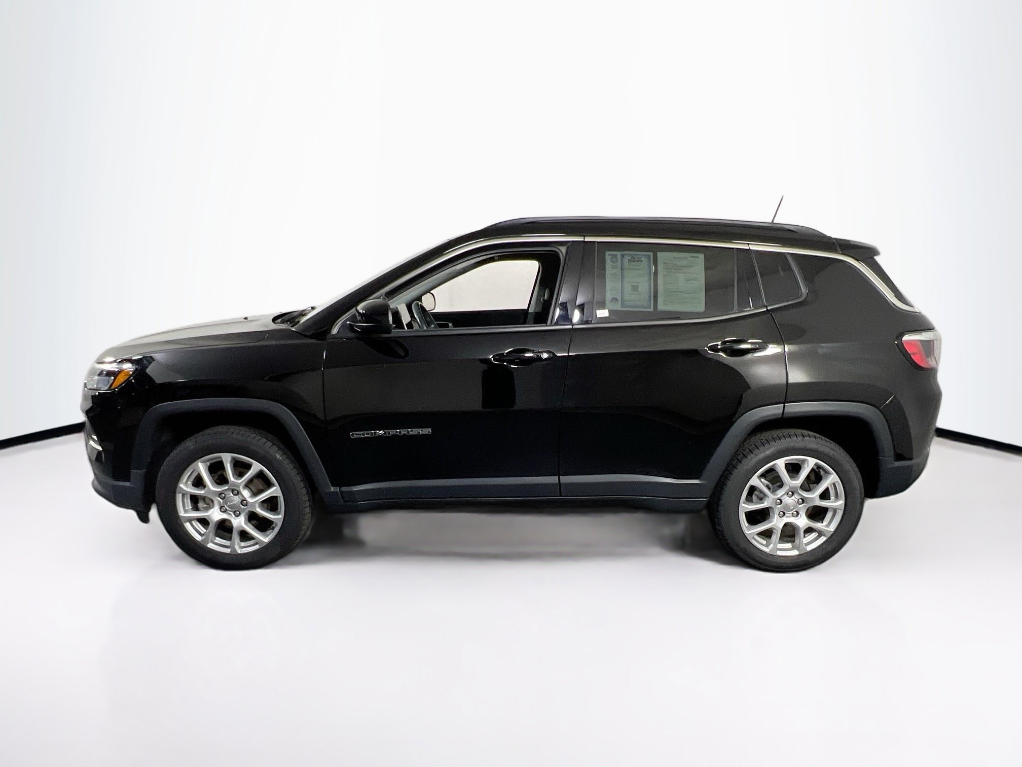 Used 2022 Jeep Compass Latitude AWD/4WD image 8