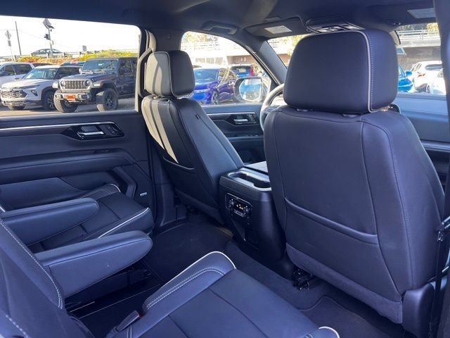 Used 2026 Chevrolet Suburban Premier AWD/4WD image 30