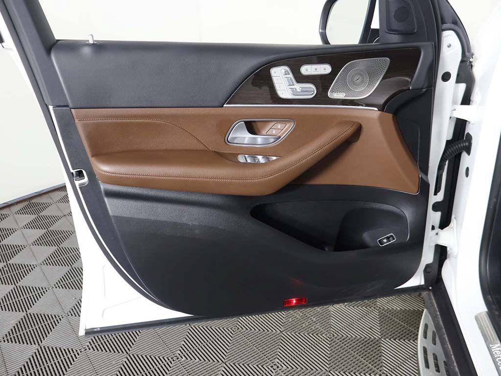 Used 2024 Mercedes-Benz GLE 450 4MATIC w/ AMG Line Exterior image 27