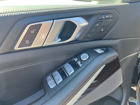 Used 2024 BMW X7 xDrive40i image 11