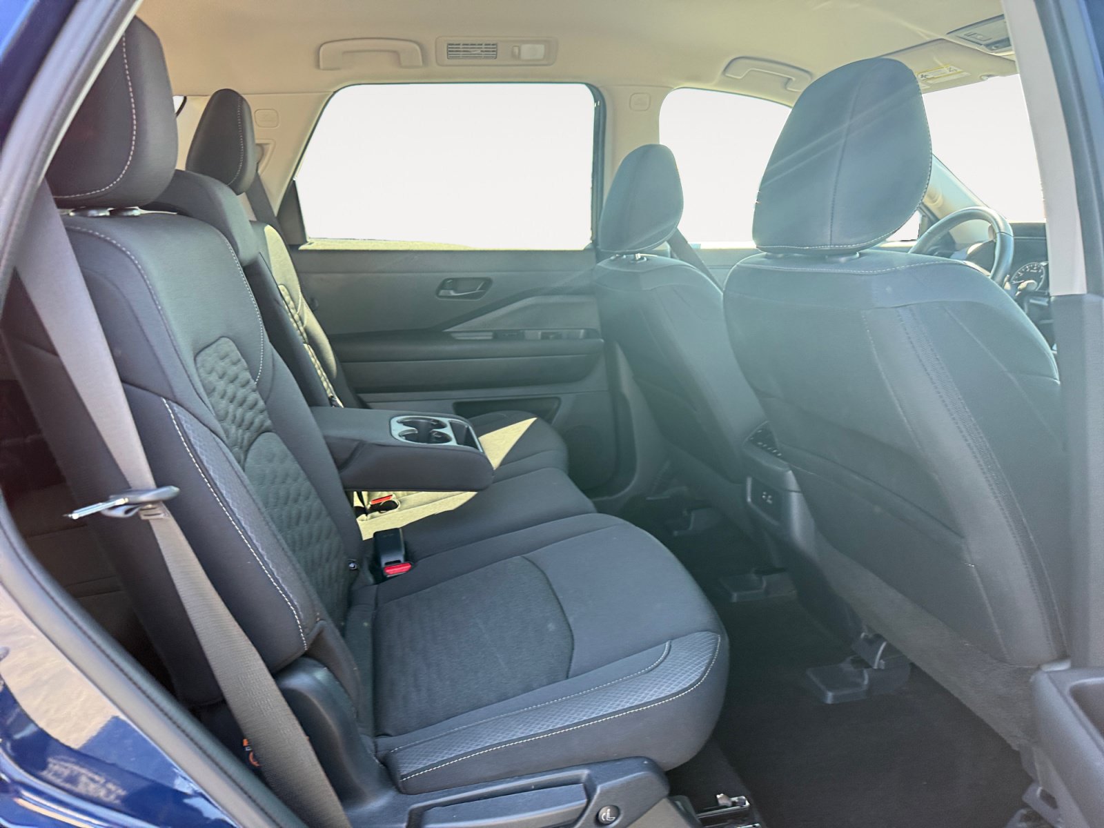 Used 2025 Nissan Pathfinder SV FWD image 18