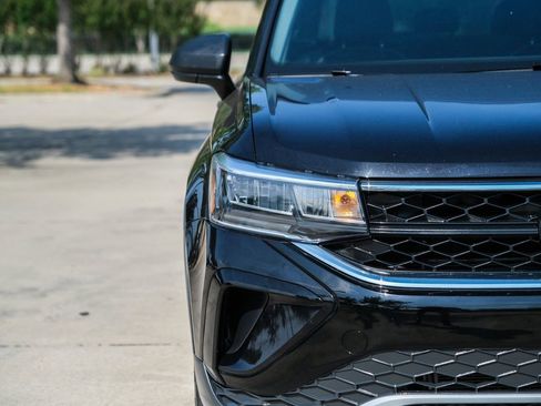 Used 2024 Volkswagen Taos S image 5