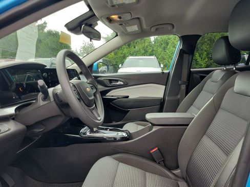 Used 2025 Chevrolet Trax LT FWD image 15
