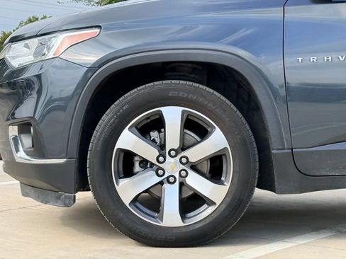 Used 2021 Chevrolet Traverse LT w/ LT Premium Package AWD/4WD image 8