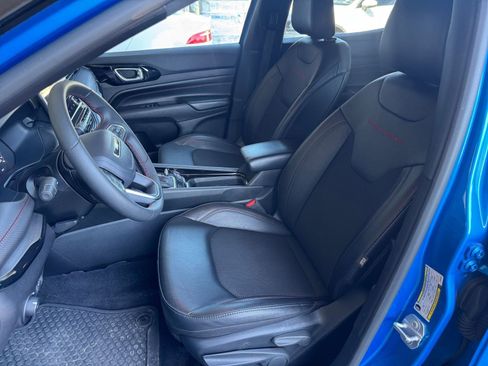 Used 2025 Jeep Compass Trailhawk image 37