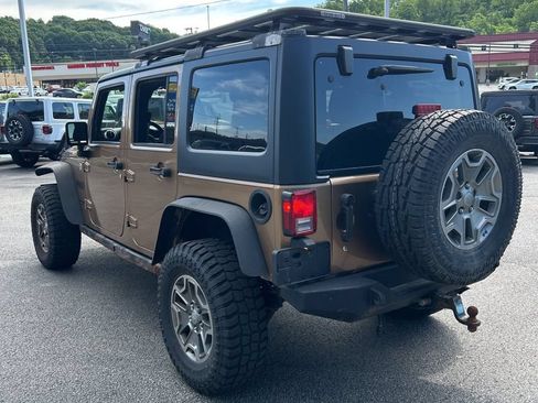 Used 2015 Jeep Wrangler Unlimited Rubicon w/ Connectivity Group AWD/4WD image 16