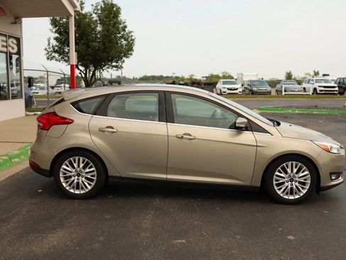 Used 2016 Ford Focus Titanium FWD image 4