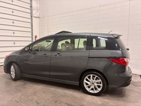 Used 2013 MAZDA MAZDA5 Touring w/ Moonroof & Audio Pkg image 5