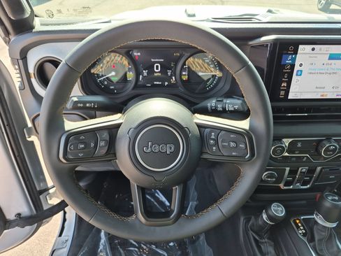 Used 2024 Jeep Wrangler Unlimited AWD/4WD image 14