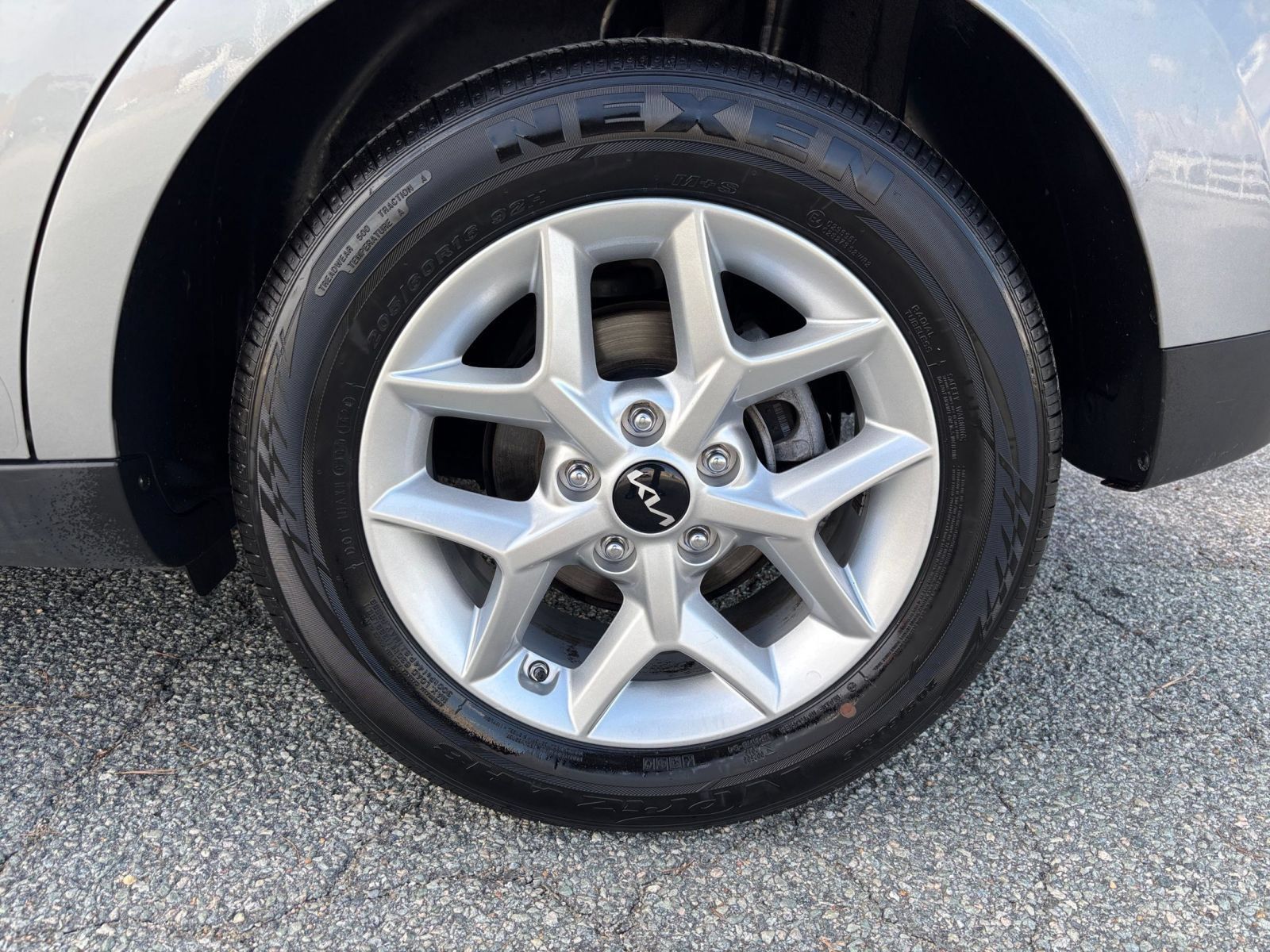 Used 2025 Kia Soul LX w/ LX Technology Package FWD image 27
