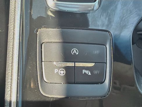 Used 2020 Ford Edge Titanium w/ Equipment Group 301A AWD/4WD image 26