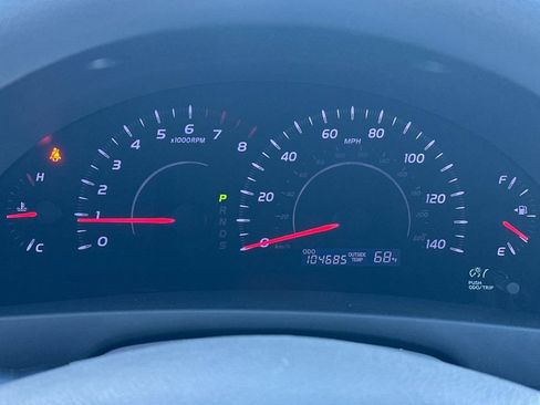 Used 2010 Toyota Camry LE image 21