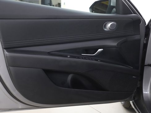 Used 2024 Hyundai Elantra Limited image 17