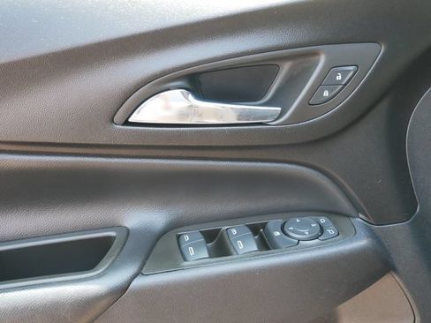 Used 2023 Chevrolet Equinox LT AWD/4WD image 12