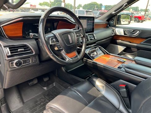 Used 2019 Lincoln Navigator L Reserve image 28