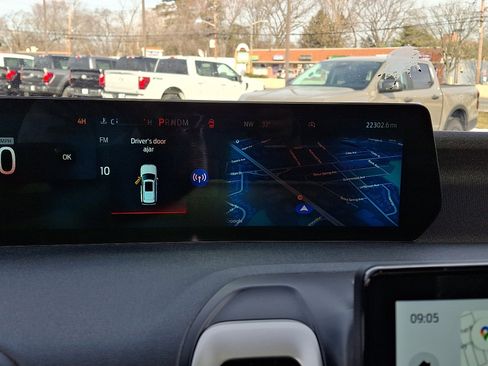 Used 2025 Ford Expedition Active image 19