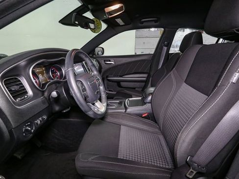 Used 2017 Dodge Charger SXT image 37