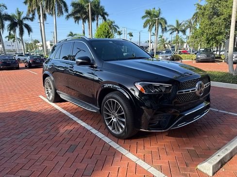 Used 2025 Mercedes-Benz GLE 450e 4MATIC image 1