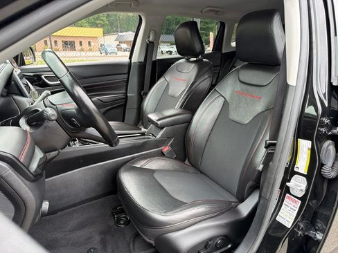 Used 2022 Jeep Compass Trailhawk w/ Trailhawk Convenience Group AWD/4WD image 18