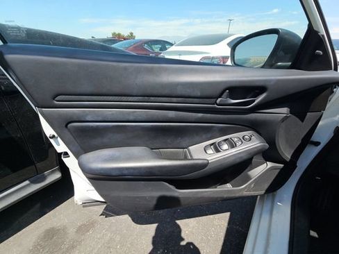 Used 2024 Nissan Altima 2.5 S FWD image 7