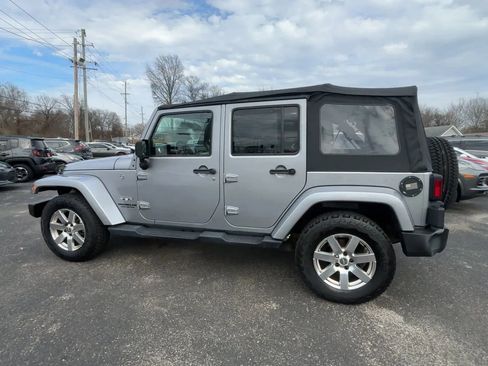 Used 2017 Jeep Wrangler Unlimited Sahara w/ Connectivity Group image 5