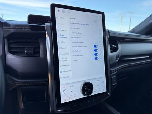 Used 2023 Ford Expedition Platinum image 23