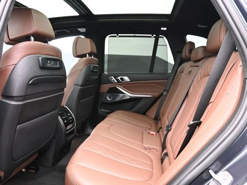 Used 2021 BMW X5 M50i image 22