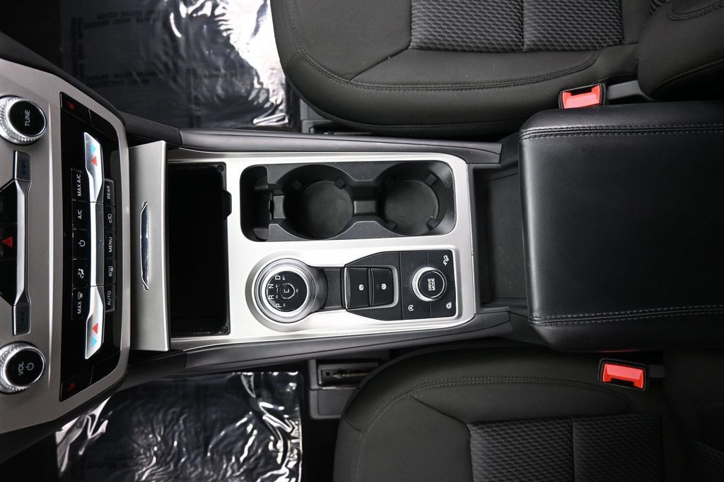Used 2023 Ford Explorer XLT AWD/4WD image 16