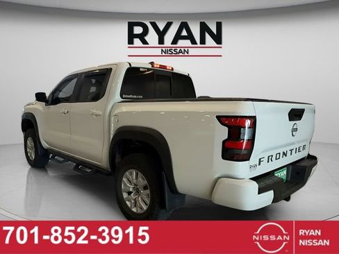 Certified 2022 Nissan Frontier SV AWD/4WD image 5