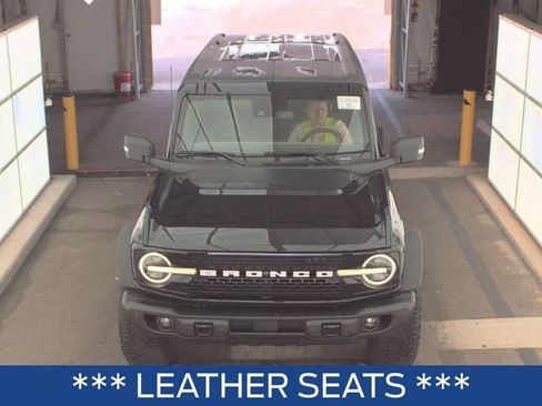 Used 2023 Ford Bronco Wildtrak image 3