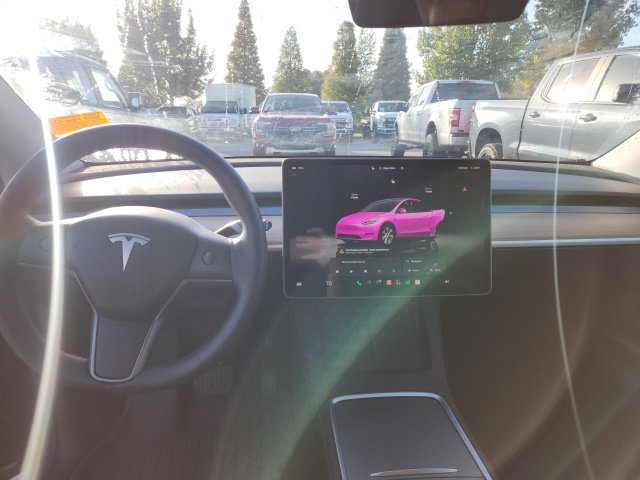 Used 2024 Tesla Model Y 2WD image 11