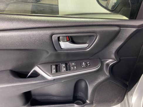 Used 2015 Toyota Camry SE image 12