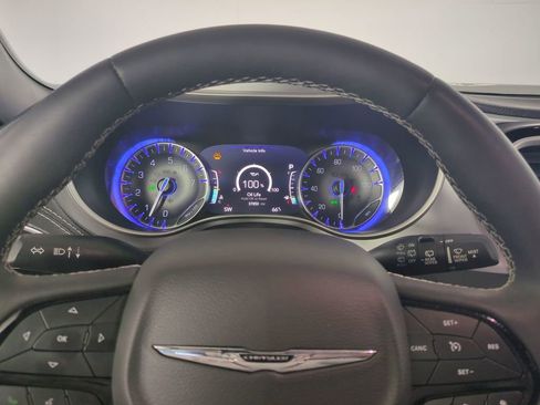 Used 2023 Chrysler Pacifica Touring-L w/ S Appearance Package FWD image 34