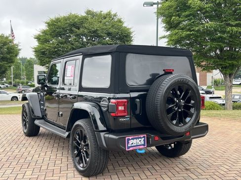 Used 2023 Jeep Wrangler Unlimited Sahara w/ Cold Weather Group AWD/4WD image 8