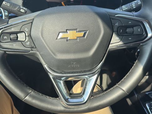 Used 2025 Chevrolet Trax LT w/ LT Convenience Package FWD image 12