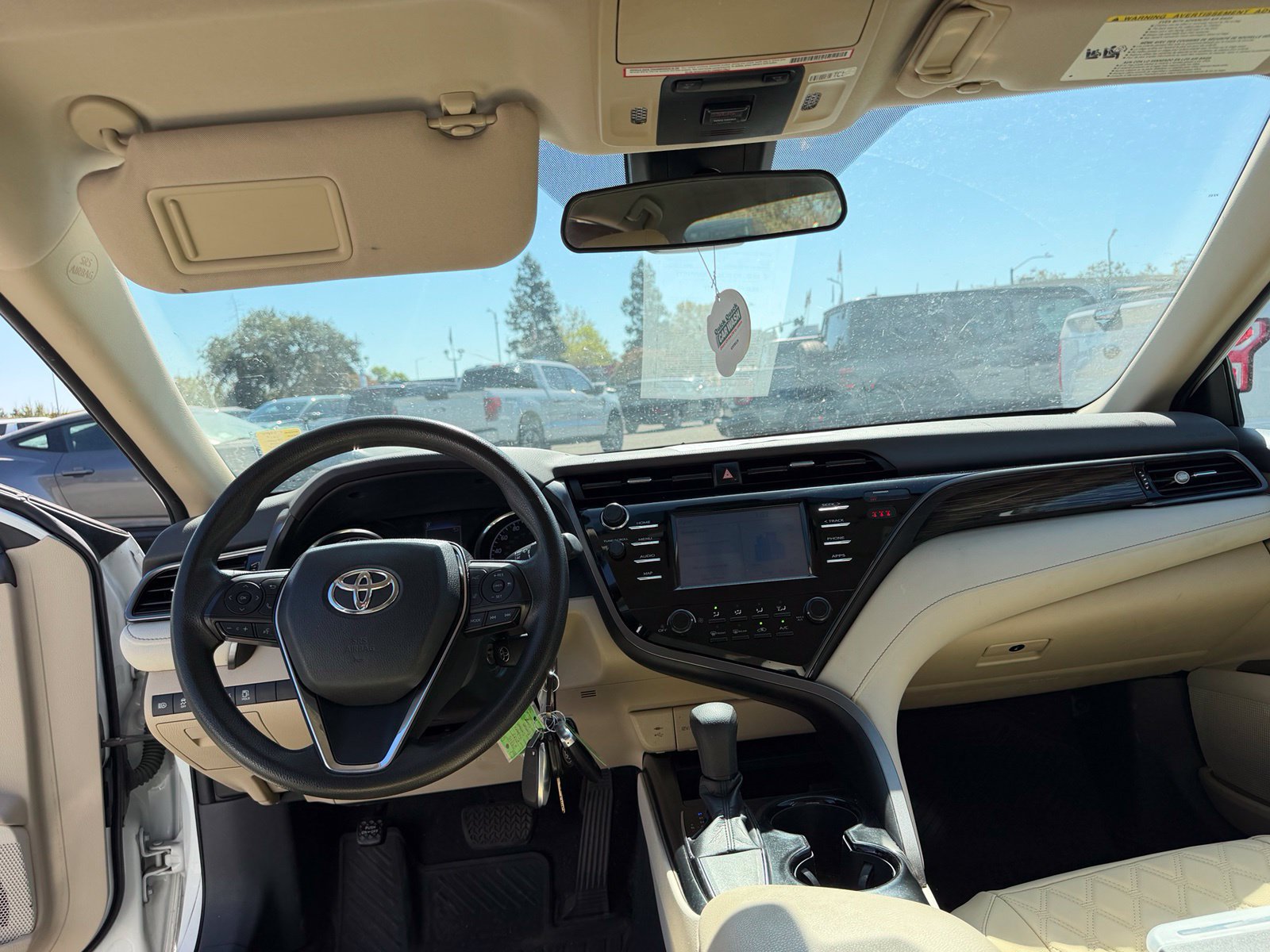 Used 2019 Toyota Camry LE FWD image 11