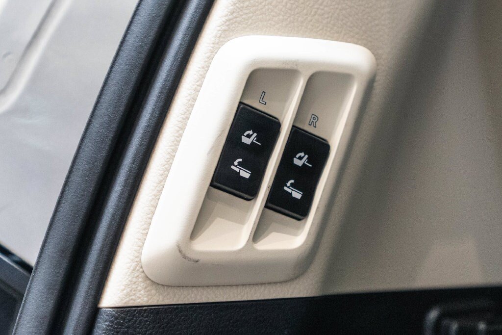 Used 2023 Lexus GX 460 Premium w/ Accessory Package AWD/4WD image 40