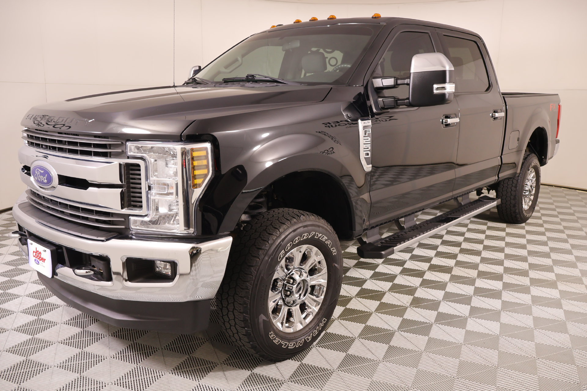 Used 2018 Ford F250 XLT w/ XLT Premium Package AWD/4WD image 11