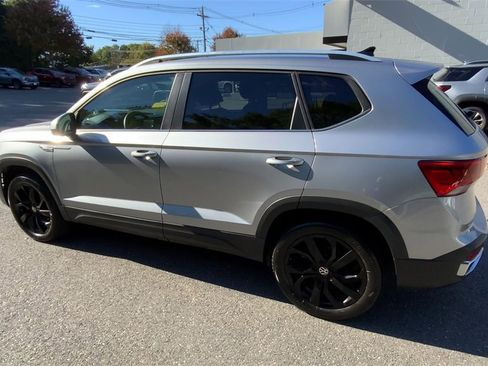 Used 2022 Volkswagen Taos SE w/ IQ.Drive SE Package image 7