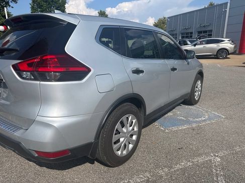 Used 2017 Nissan Rogue S FWD image 3