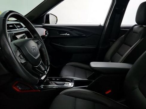 Used 2023 Chevrolet TrailBlazer RS w/ Sun and Liftgate Package image 12