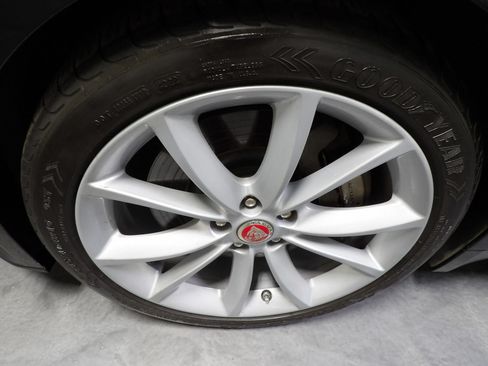 Used 2020 Jaguar F-TYPE Convertible RWD image 34