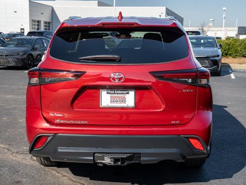 Certified 2025 Toyota Highlander XLE image 4