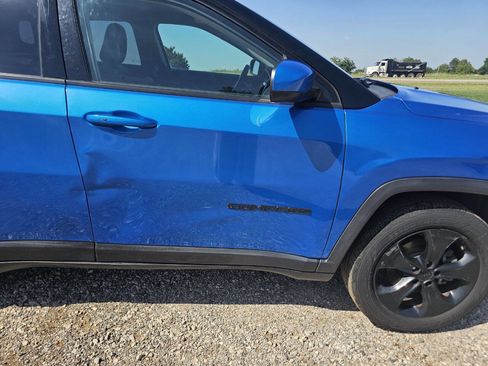 Used 2019 Jeep Compass Latitude AWD/4WD image 5