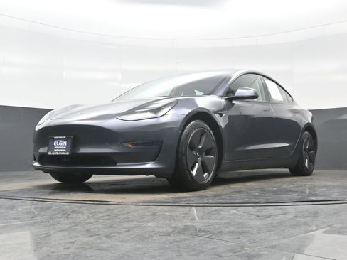 Used 2023 Tesla Model 3 Standard Range image 27
