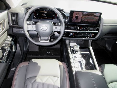 New 2026 Nissan Pathfinder Platinum image 12